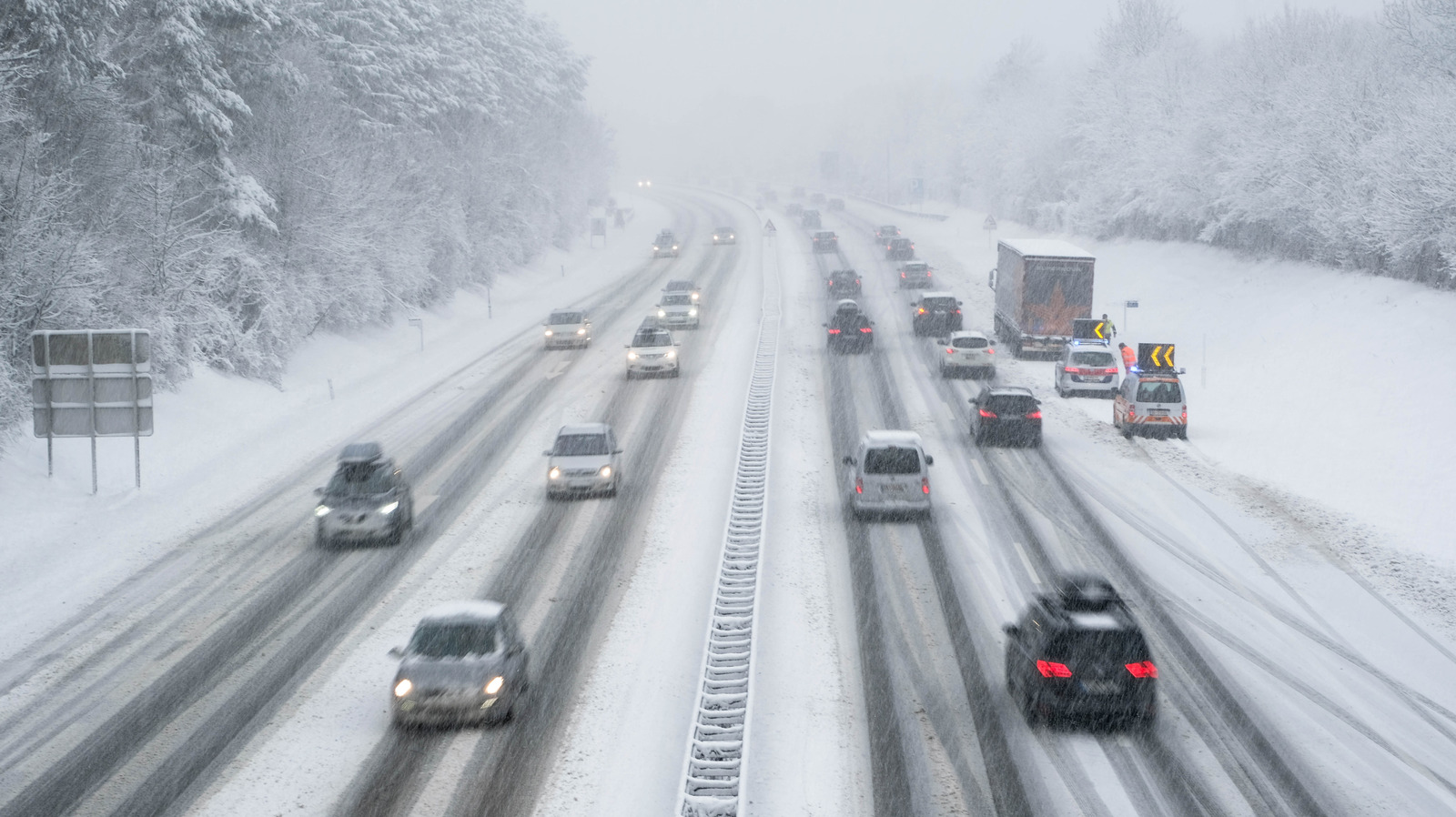 Here's How Snow Mode Changes Driving Dynamics To Keep You Out Of Ditches