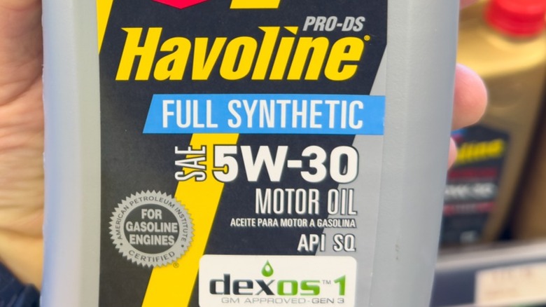 Quart of 5W-30 motor oil in a gray bottle in a store