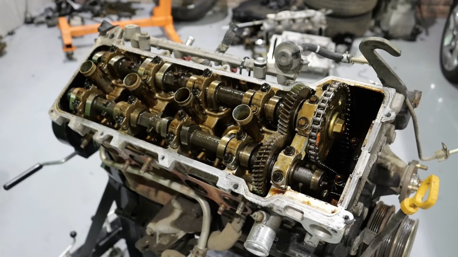 Here's What 300,000 Miles Did To A Toyota 3RZ Engine
