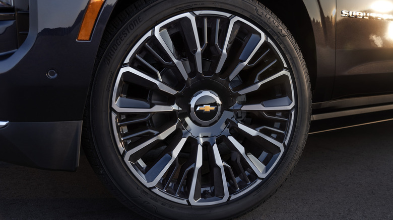 24-inch alloy wheel of 2025 Chevrolet Suburban High Country