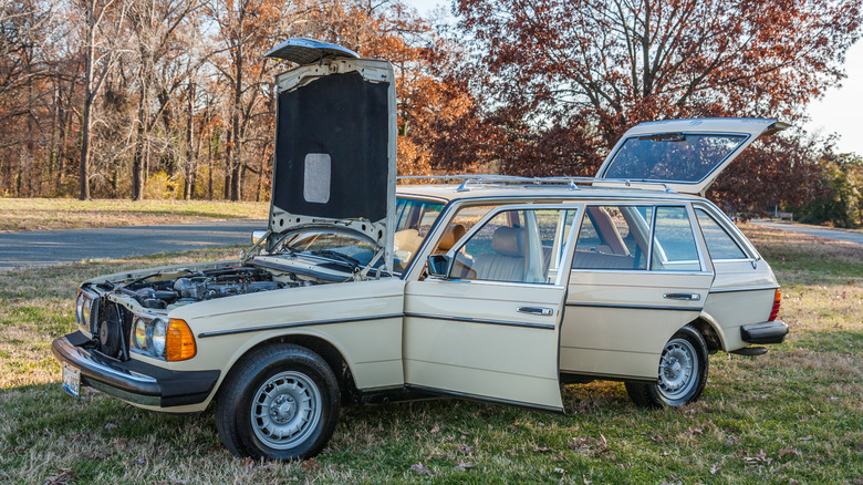 W123 wagon with OM617 engine, doors and hood open.