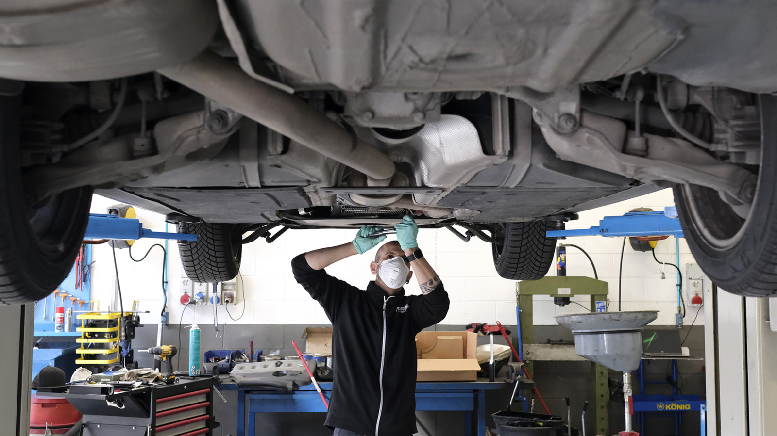 Here's What You Should Study If You Want To Be An Auto Mechanic