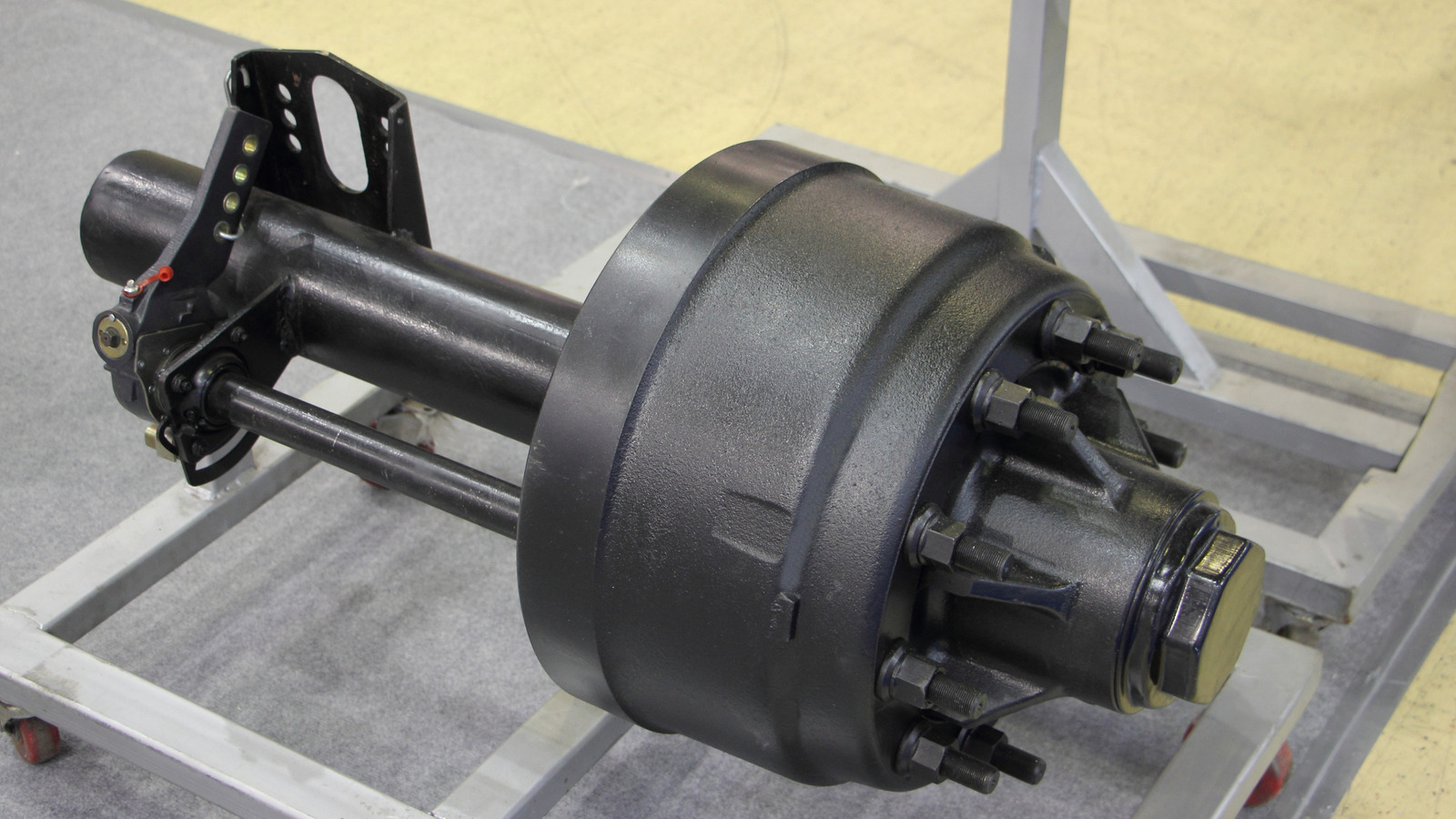 Here's Why Semi Trucks Still Use Drum Brakes