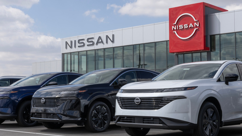 Nissan Murano display at a dealership.