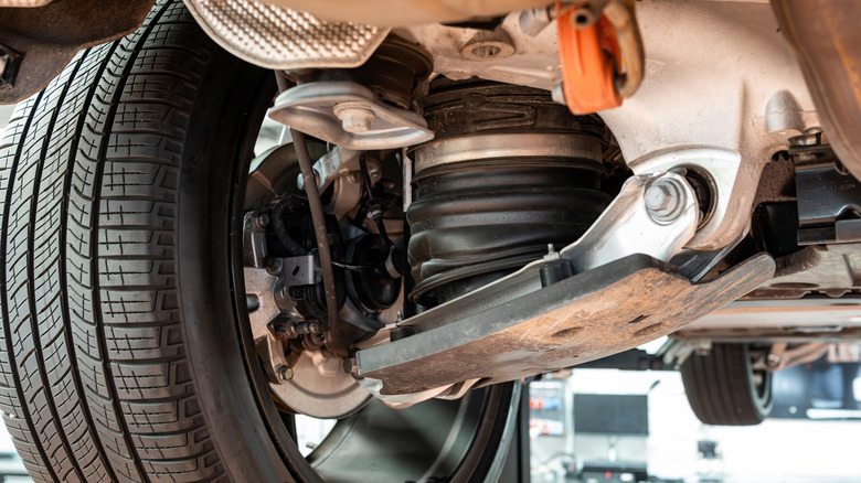 Vehicle suspension components including suspension airbags