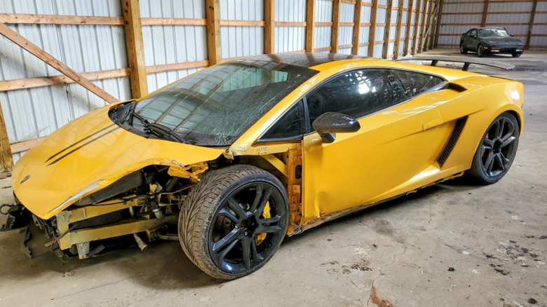 Salvage auction Lamborghini