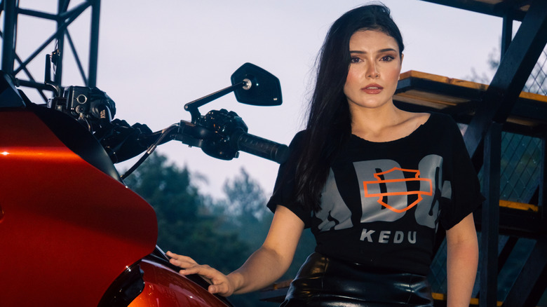 A woman wearing a Harley-Davidson t-shirt