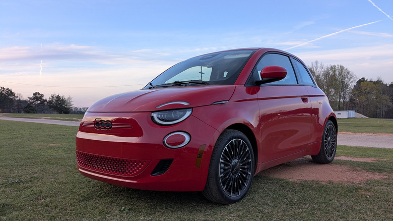 2024 Fiat 500e front 3/4