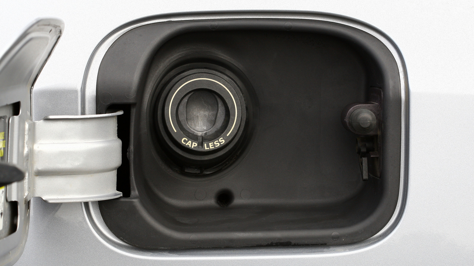 jalopnik.com - Kiran Menon - How Ford Designed Its Capless Fuel Filler To Reduce Gasoline Theft