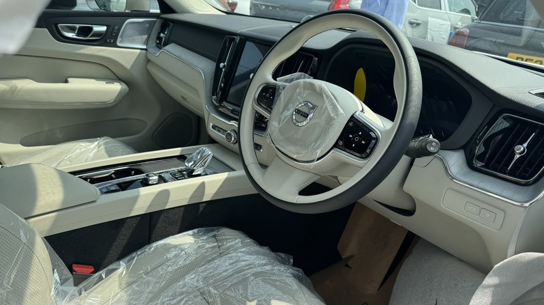 The interior of the 2025 Volvo XC60's cabin