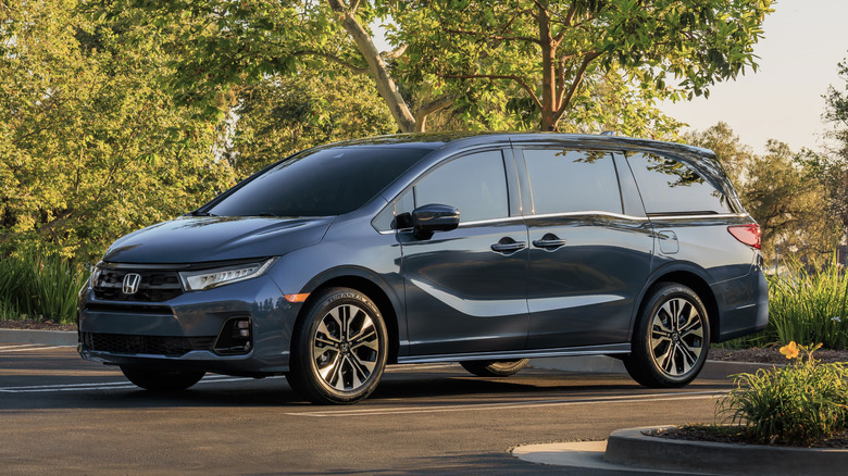 A blue 2025 Honda Odyssey in a parking lot.