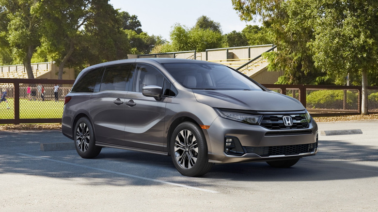 A gray 2025 Honda Odyssey in a parking lot.