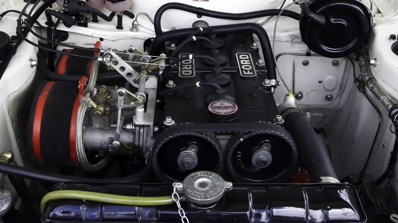 Як 16-клапанна головка Cosworth BDA з ремінним приводом встановлює планку продуктивності двигуна NA