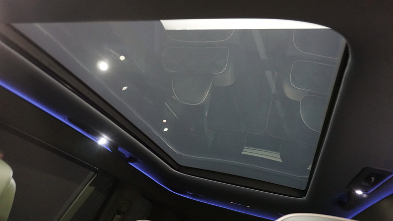2028 Genesis GV90 moonroof