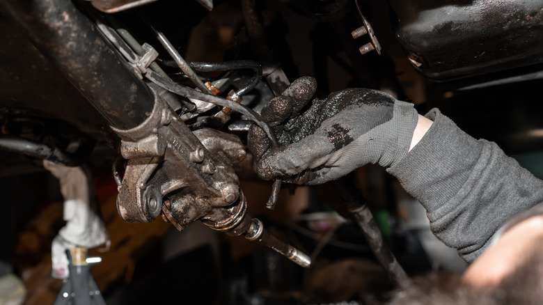 An oil leakage in a power steering column