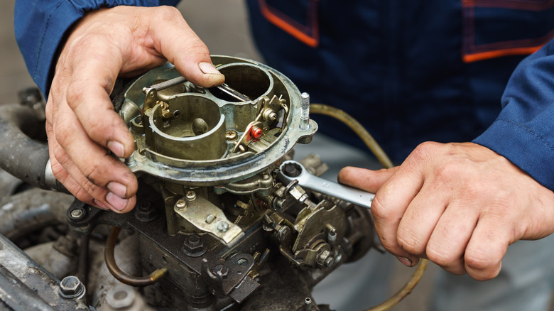 Cleaning a carburetor