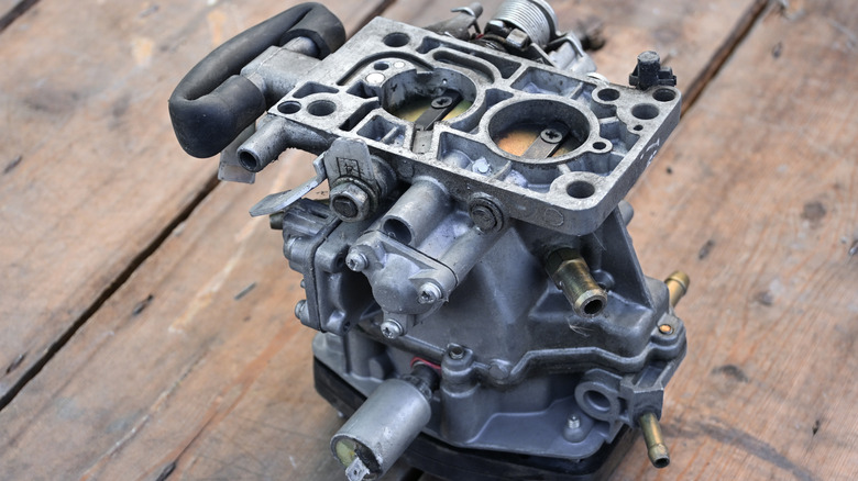 Stay organized when cleaning a carburetor