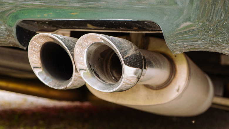 Dual exhaust tip of a car.