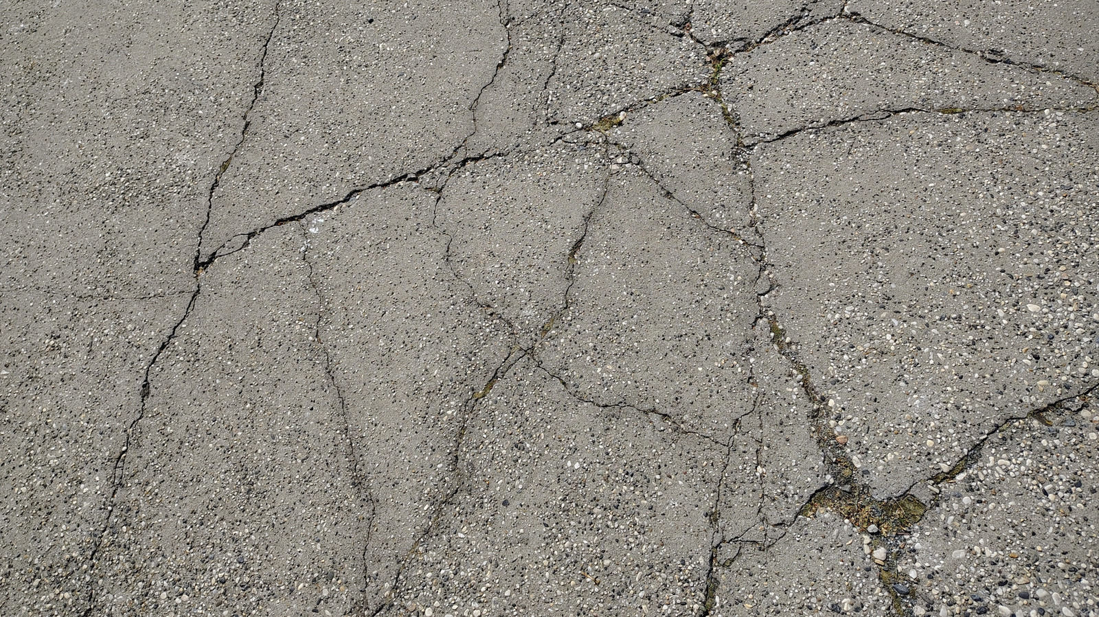 How To Fix Unsightly Concrete Cracks Like A DIY Master