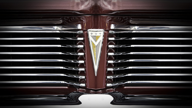 A close-up of a brown 1962 Pontiac Bonneville grille and badge