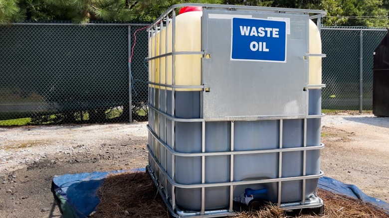 Waste oil recycling tank