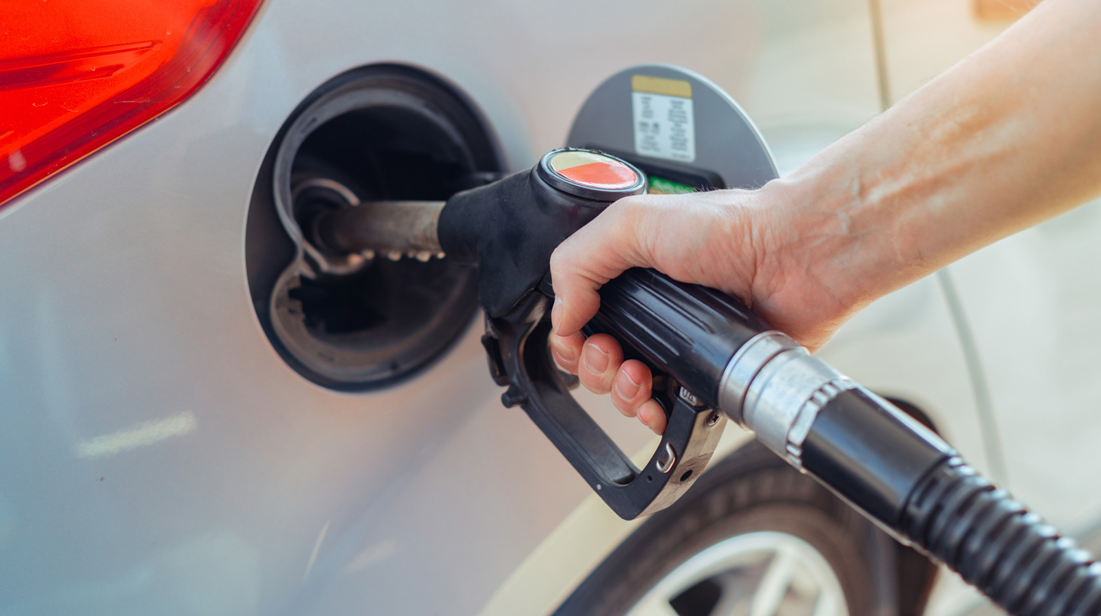 How Your Car Got Its MPG Rating (And Why It Doesn't Always Match Reality)