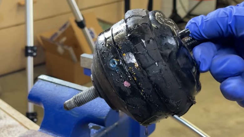 Broken hydraulic mount