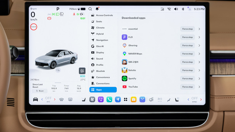 photo of the apps uploaded to the Pleos system in a Grandeur with a tan interior