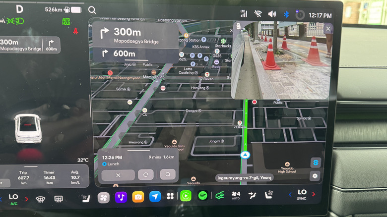 photo of the Pleos center screen in a Grandeur showing navigation directions and the blind spot camera feed