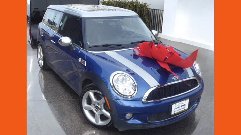 A blue Mini