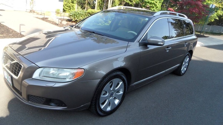 Grey Volvo V70