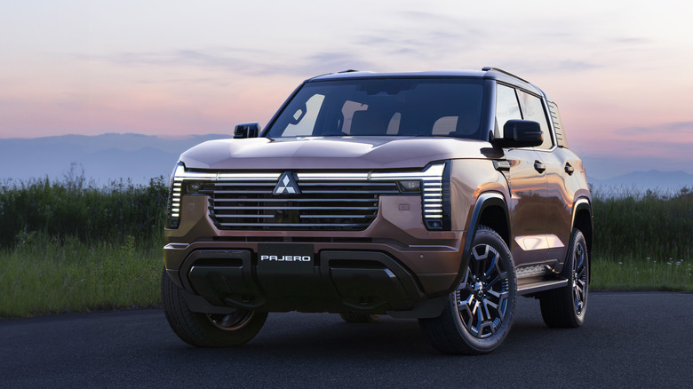 Mitsubishi Pajero front 3/4 view