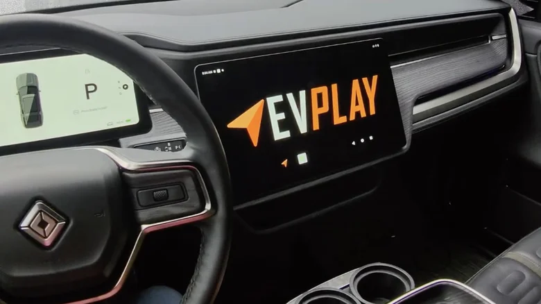 إذا كان Rivian يفتقد Android Auto أو Apple CarPlay، فإليك كيفية إضافته