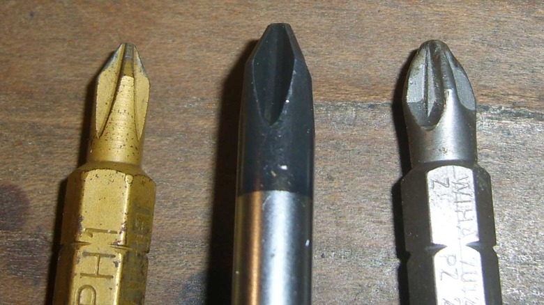 JIS and Phillips screwdrivers
