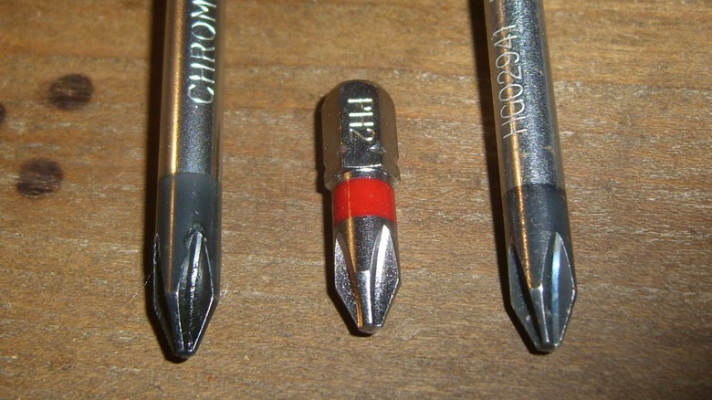 JIS and Phillips screwdrivers