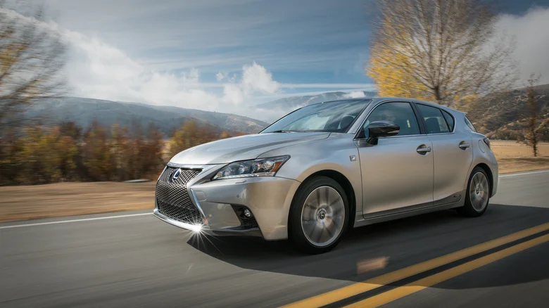 A los 40, todavía tengo curiosidad por el Lexus CT 200h F Sport