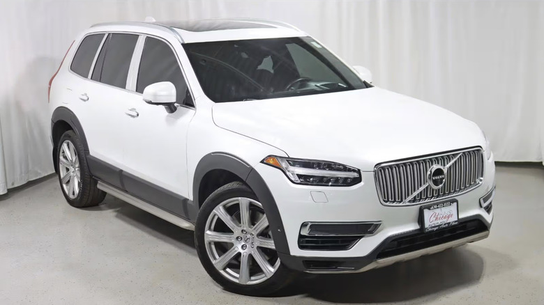 White Porsche Cayenne