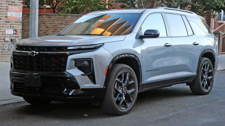 A 3/4 front shot of a 2024 Chevrolet Traverse RS