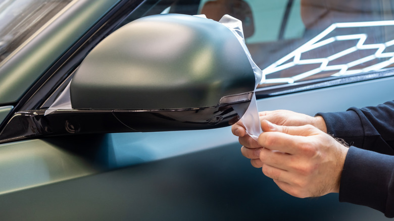 Installing matte PPF on a car's side mirror
