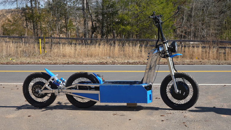 Mega three-wheel 100 mph scooter