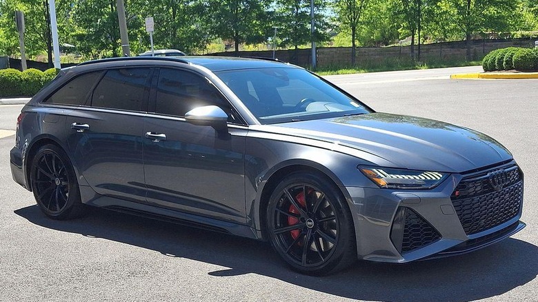 Grey Audi RS6 Avant