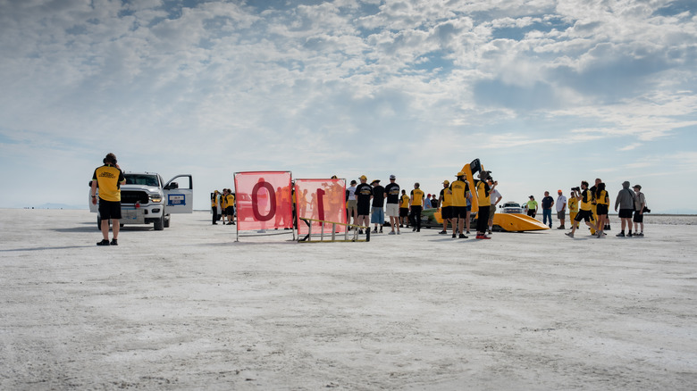 Crew preparing the JCB Hydromax for its record reverse run