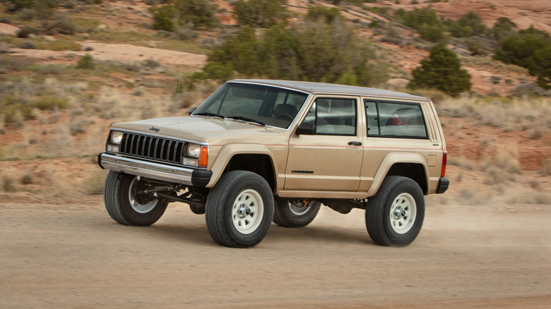 Front 3/4 view of the 1986 Jeep Cherokee restomod that Jeep calls the XJ Pioneer