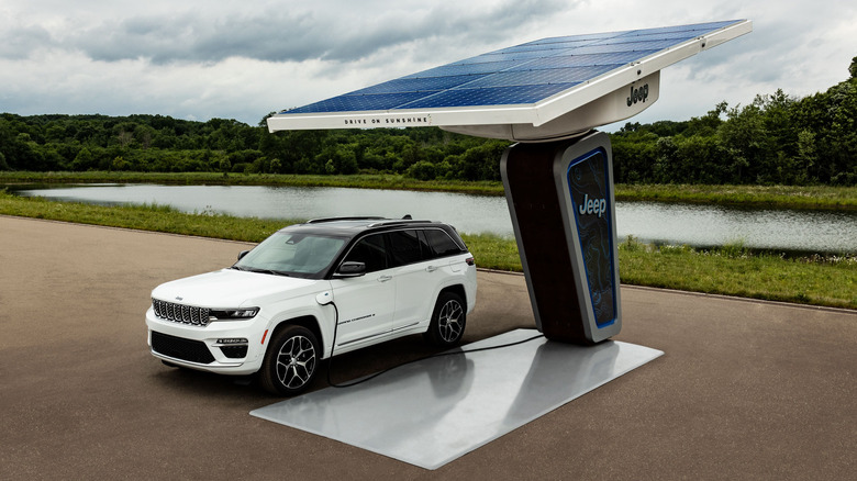 Jeep Grand Cherokee 4xe plugged into a solar charging station