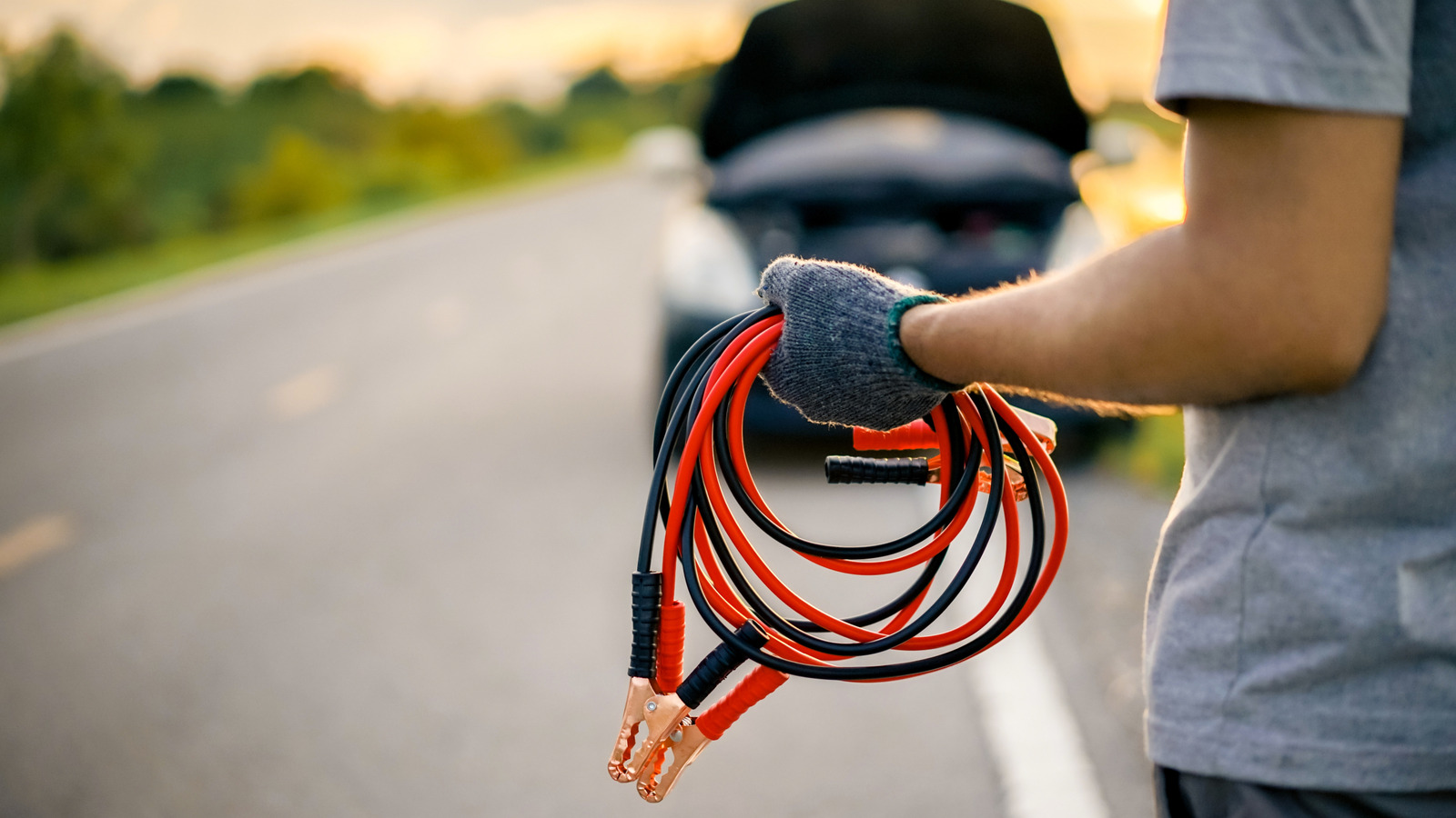 Jumper Cables Or Portable Jump Starter: Which One Should You Have In Your Trunk?