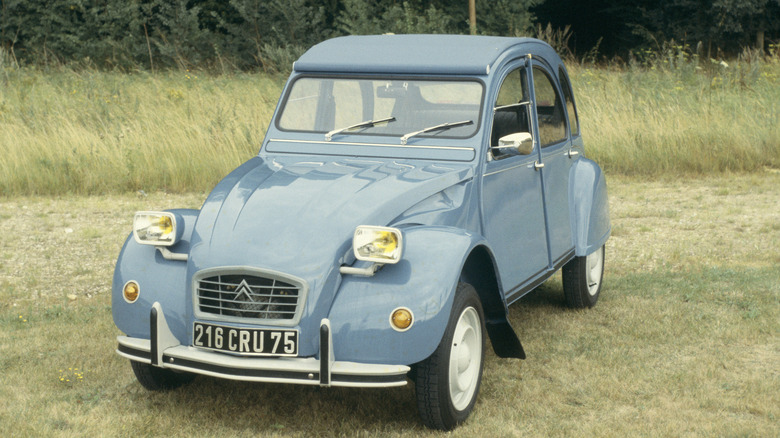 Light Blue Citroen 2CV front 3/4 view