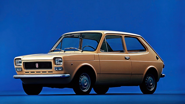 Fiat 127 front 3/4 view