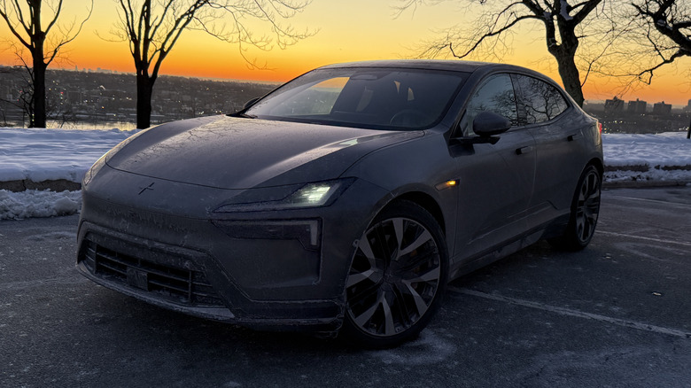 Polestar 4 front 3/4