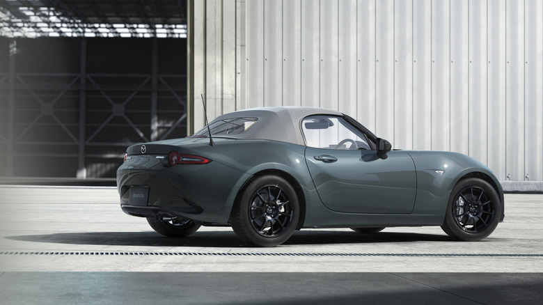 Mazda MX-5 in Zinc Green