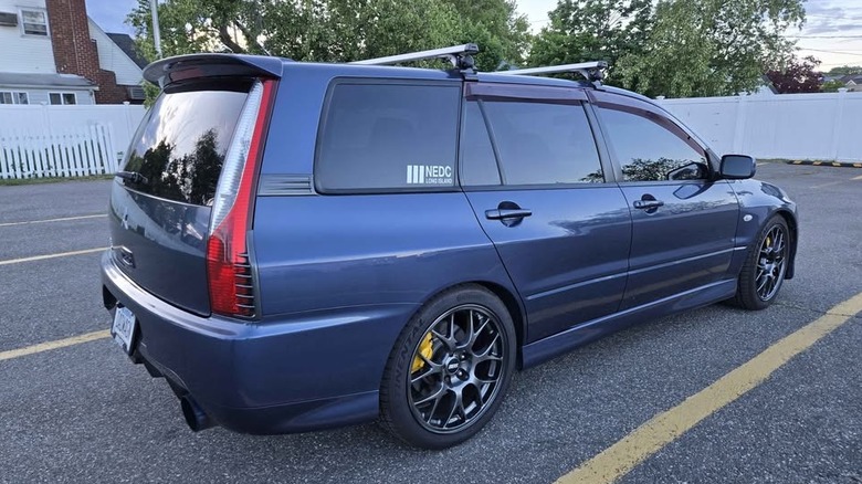 A purple Evo IX wagon